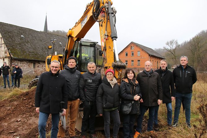 Die neue Schule wird viele M&uuml;tter und V&auml;ter haben, an der Projektplanung und -ausf&uuml;hrung waren zwei Landkreise und diverse Beh&ouml;rden und Gremien beteiligt (Foto: agl)