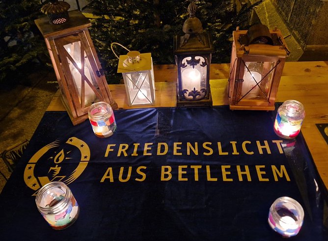 Friedenslicht vor der Blasiikirche in Nordhausen (Foto: Doris Lang)