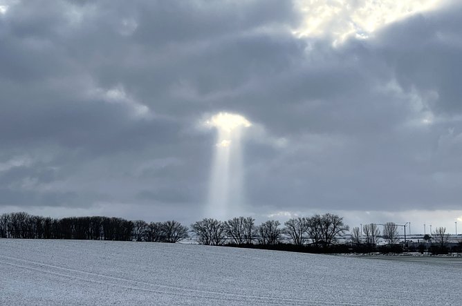 Scheinwerfer auf Aschara gerichtet (Foto: oas) Scheinwerfer auf Aschara gerichtet (Foto: oas)