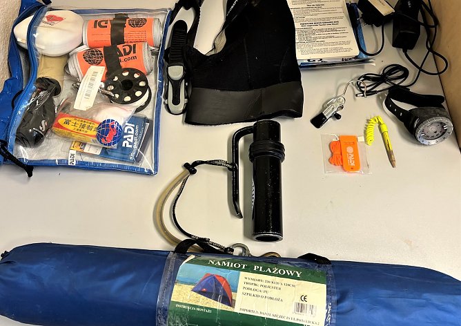 Aufgefundene Taucherausrüstung (Foto: Polizei) Aufgefundene Taucherausrüstung (Foto: Polizei)