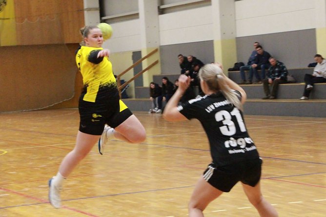 Handball-Oberliga Frauen (Foto: Uwe Tittel) Handball-Oberliga Frauen (Foto: Uwe Tittel)