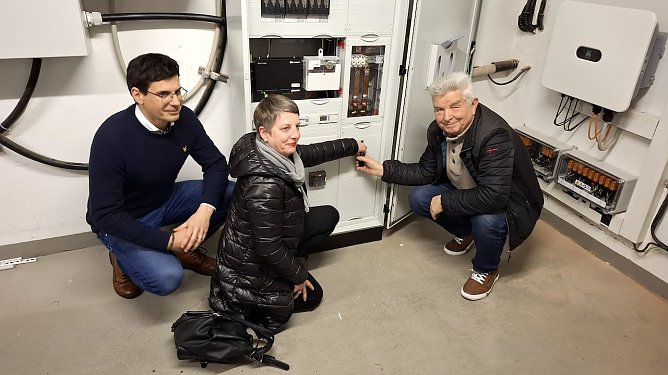 Die zweite PV-Anlage wird von der Energiegenossenschaft Helmetal in Betrieb genommen (Foto: HJ Weidt)