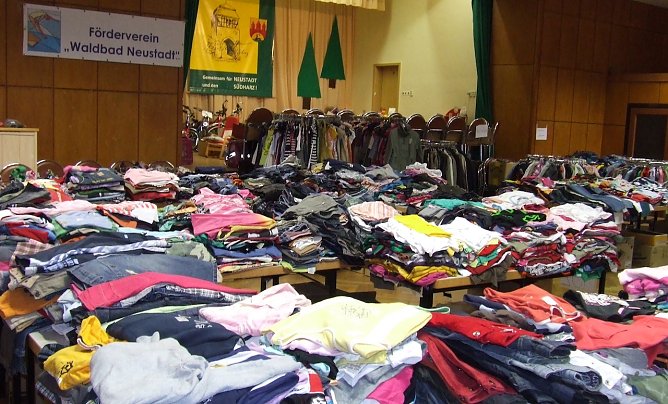 Kindersachenbasar in Neustadt (Foto: Förderverein Waldbad Neustadt) Kindersachenbasar in Neustadt (Foto: Förderverein Waldbad Neustadt)