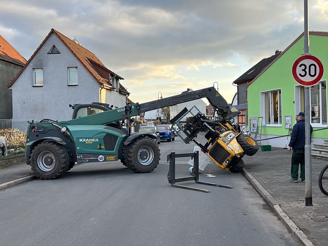 Unfall mit Radlader in Bielen (Foto: S. Dietzel)