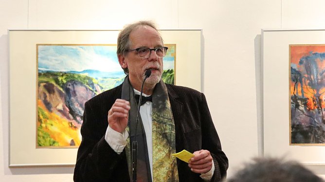 J&uuml;rgen Rennebach bei der Vernissage seiner Jubil&auml;umsausstellung "Vor dem Sturm" (Foto: Stadt Nordhausen)