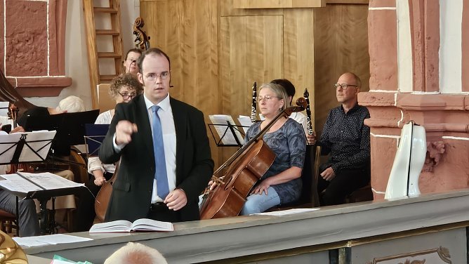 Konzert in der Kirche in Wülfingerode (Foto: R.Englert) Konzert in der Kirche in Wülfingerode (Foto: R.Englert)