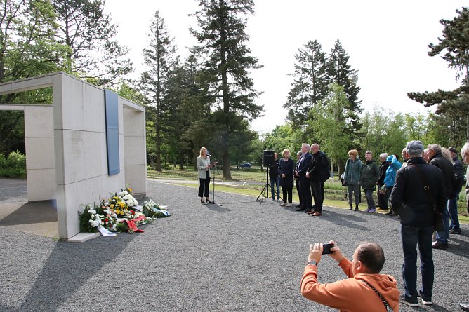 Gedenkveranstaltung zum Ende des Zweiten Weltkrieges vor 80 Jahren auf dem Nordh&auml;user Ehrenfriedhof (Foto: agl)