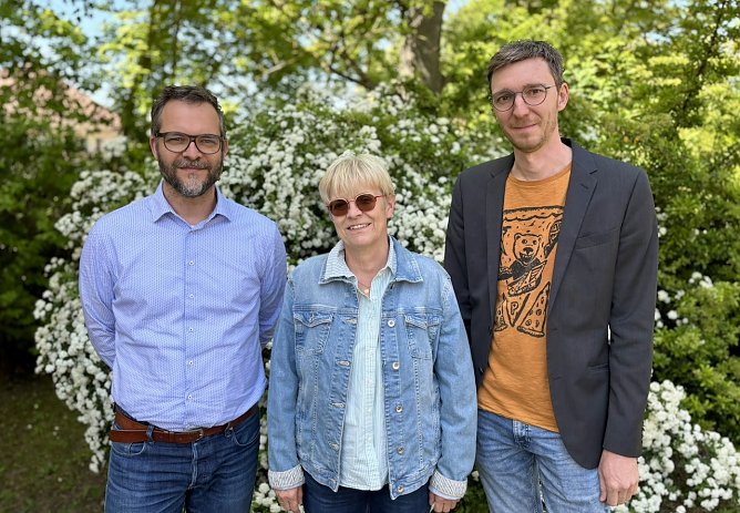  v.l.: Prof. Dr.-Ing. Robert B. Wudtke, Prof. Dr. rer. nat. Uta Breuer, Dr. Pascal Leibbrandt (Foto: Tina Bergknapp)