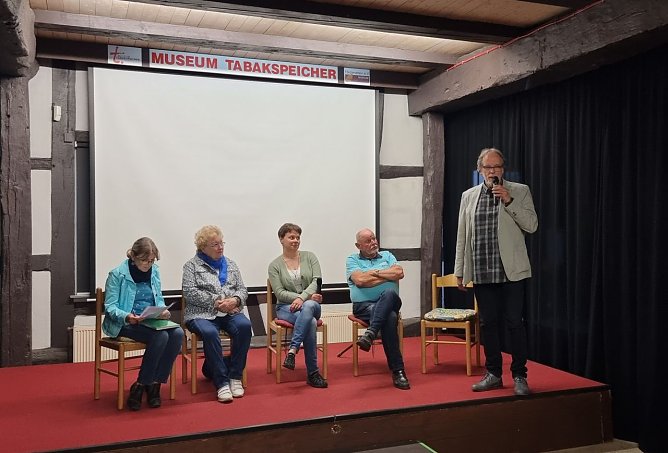 Gespr&auml;chsrunde im Tabakspeicher (Foto: F. Lawrenz)