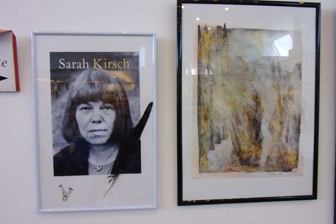 Die neue Ausstellung in der Kreissparkasse erinnert an Sarah Kirsch (Foto: Hans Georg Backhaus) Die neue Ausstellung in der Kreissparkasse erinnert an Sarah Kirsch (Foto: Hans Georg Backhaus)