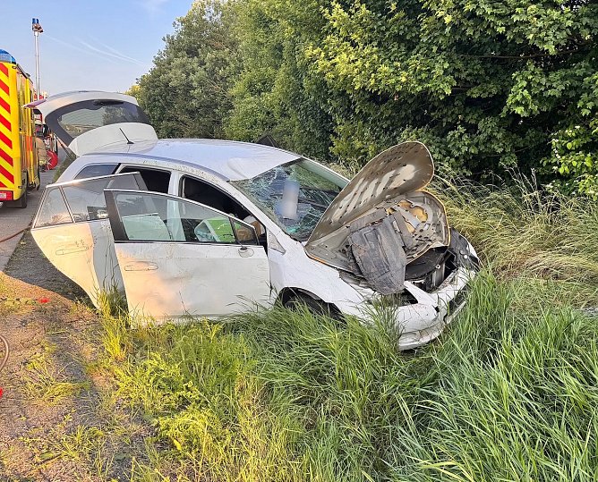 Unfall auf der A38 am Morgen (Foto: Feuerwehr/S.Dietzel) Unfall auf der A38 am Morgen (Foto: Feuerwehr/S.Dietzel)