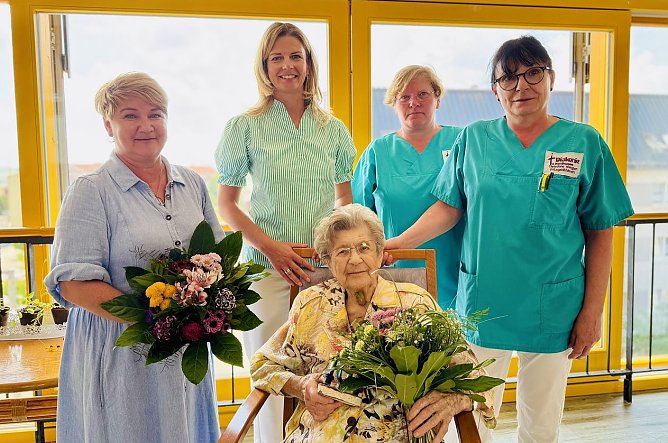 Gratulation zum 102. Geburtstag (Foto: Stadtverwaltung Nordhausen)