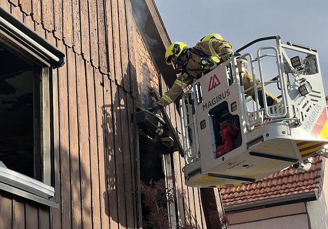 Feuerwehreinsatz heute Morgen in Salza bei einem Wohnhausbrand (Foto: S.Dietzel)