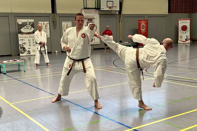 Karateka gehen in die Sommerpause (Foto: S.Schröter) Karateka gehen in die Sommerpause (Foto: S.Schröter)