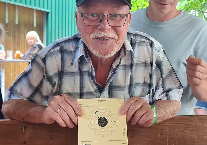 Schützenfest in Steigerthal (Foto: C.Wilhelm) Schützenfest in Steigerthal (Foto: C.Wilhelm)