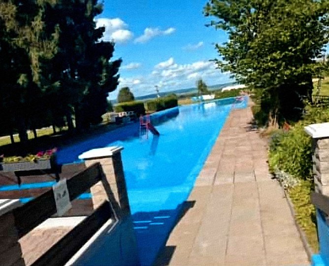 Im kühlen Nass des Uthlebener Freibades lässt es sich aushalten (Foto: Mario Steinicke) Im kühlen Nass des Uthlebener Freibades lässt es sich aushalten (Foto: Mario Steinicke)