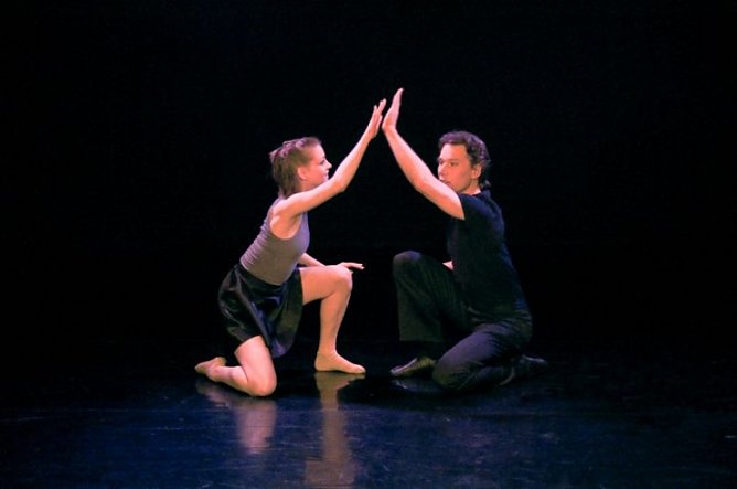 Beth Keasey (links) und Auke Swen in In Search of (Foto: Ilka K&uuml;hn)