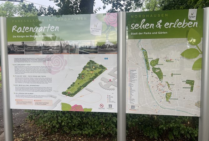 Neue Info-Tafel am Rosengarten (Foto: C. Schmidt)