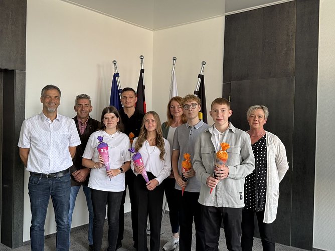 Neue Auszubildende der Stadtverwaltung (Foto: Stadt Nordhausen) Neue Auszubildende der Stadtverwaltung (Foto: Stadt Nordhausen)