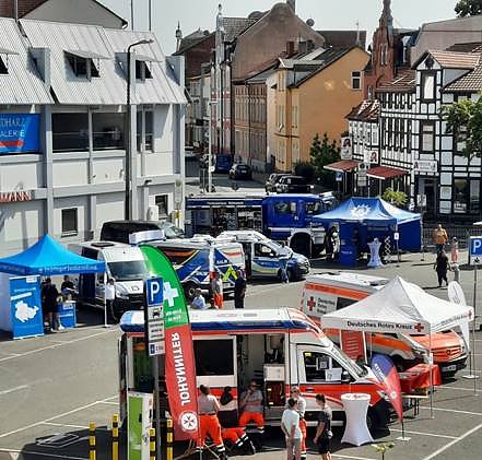 Der Blaulichttag auf dem Platz der Gewerkschaften (Foto: Agentur für Arbeit) Der Blaulichttag auf dem Platz der Gewerkschaften (Foto: Agentur für Arbeit)