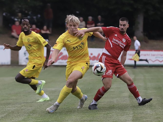Hart umk&auml;mpft war das Pokalmatch in der Gl&uuml;cksbrunn-Arena: am Ende hatte Wacker das bessre Ende f&uuml;r sich (Foto: FSV Wacker 90)