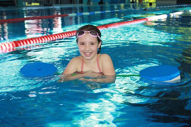 Pauline braucht bald keine Schwimmhilfe mehr (Foto: Badehaus Nordhausen) Pauline braucht bald keine Schwimmhilfe mehr (Foto: Badehaus Nordhausen)