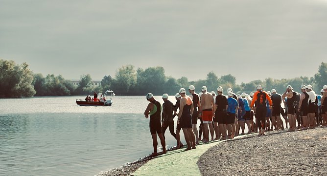 Triathleten an den Start (Foto: Y.Khurshudian)