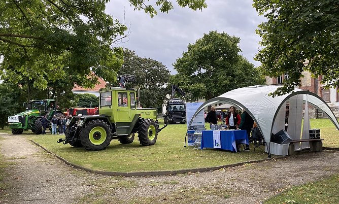 Berufsausbildungsmesse Bleicherode, die auch 2025 durch LEADER-Mitteln unterst&uuml;tzt wird (Foto: S. Witzel)