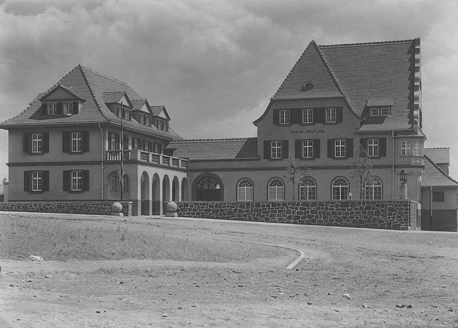 Das Arnold-Heim um 1913 (Foto: Nordhausen Wiki) Das Arnold-Heim um 1913 (Foto: Nordhausen Wiki)