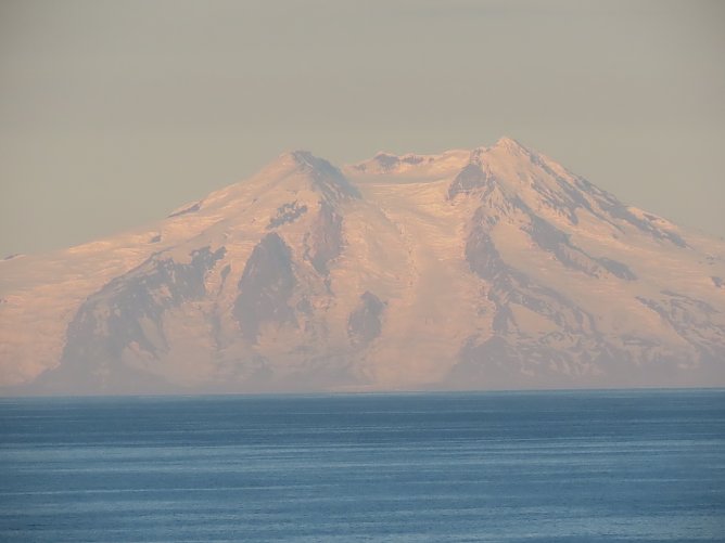 2. Foto: Insel Jan Mayen (Foto: Birgit und Burkhard Keil) 2. Foto: Insel Jan Mayen (Foto: Birgit und Burkhard Keil)