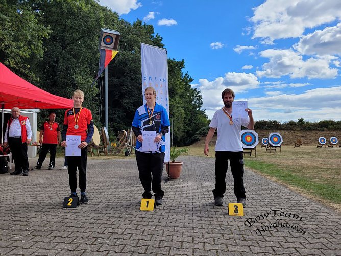 Die Bogenschützen des Bowteam bei der Deutschen PARA Meisterschaft (Foto: Bowteam Nordhausen) Die Bogenschützen des Bowteam bei der Deutschen PARA Meisterschaft (Foto: Bowteam Nordhausen)