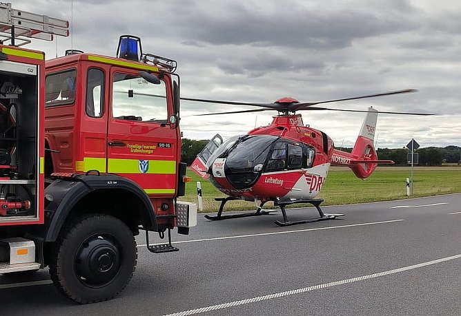 Schwerer Verkehrsunfall bei Großwechsungen (Foto: Feuerwehr/Silvio Dietzel) Schwerer Verkehrsunfall bei Großwechsungen (Foto: Feuerwehr/Silvio Dietzel)