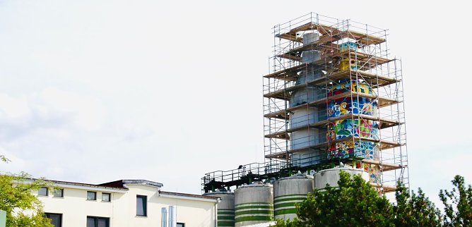 Die beiden Hochbeh&auml;lter bei Nordbrand wurden diese Woche einger&uuml;stet (Foto: ykh)