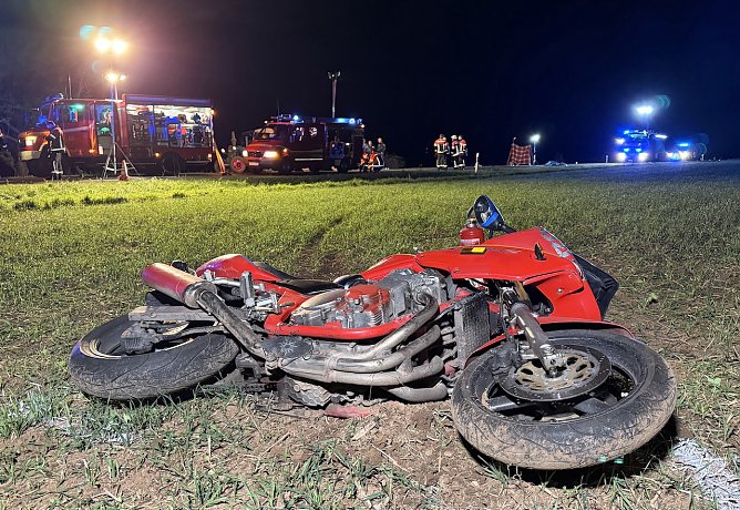Motorradfahrer verunglückt tödlich auf de Landstraße (Foto: Silvio Dietzel) Motorradfahrer verunglückt tödlich auf de Landstraße (Foto: Silvio Dietzel)