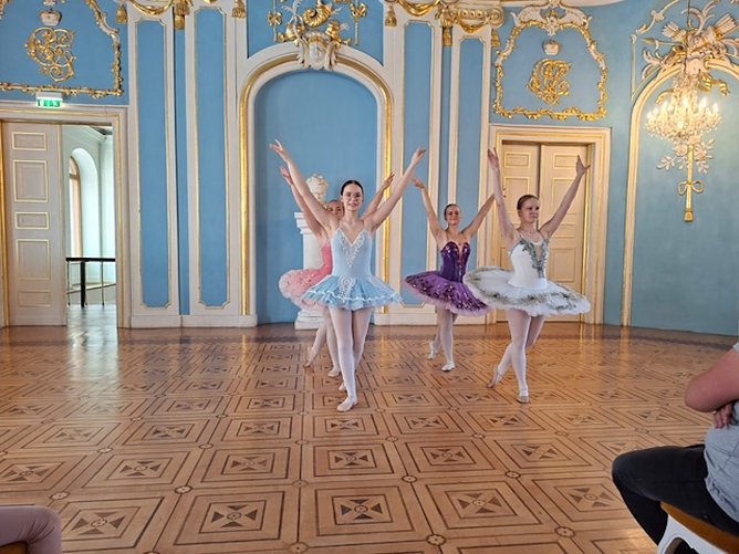 Auftritt des Tanzstudio Radeva zum Tag des offenen Denkmals (Foto: Dimitar Redev)