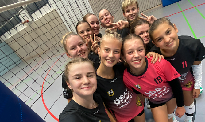 Die jüngsten am Netz: der U16 Kader des SVC soll in der Kreisoberliga Erfahrung sammeln (Foto: SVC) Die jüngsten am Netz: der U16 Kader des SVC soll in der Kreisoberliga Erfahrung sammeln (Foto: SVC)