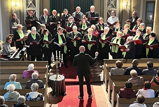 Der Chor Rhythmus 22 beim Auftritt in Urbach (Foto: Markus Volkmann) Der Chor Rhythmus 22 beim Auftritt in Urbach (Foto: Markus Volkmann)