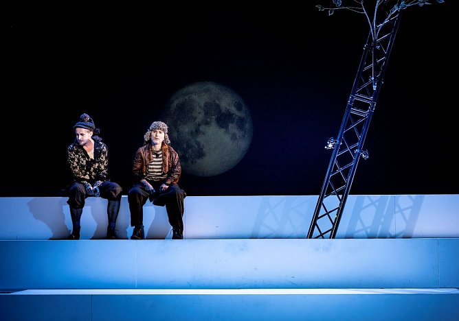 Warten am Freitag auf Godot: Wladimir und Estragon (Foto: Anke Neugebauer) Warten am Freitag auf Godot: Wladimir und Estragon (Foto: Anke Neugebauer)