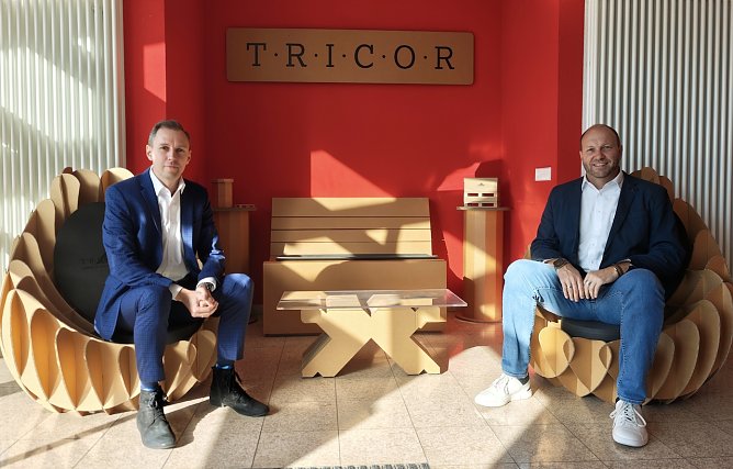 v.l.: Personalleiter Sebastian Mucha und Werkleiter Steffen Appenrodt der TRICOR Packaging Systems GmbH an Standort im H&uuml;pedenweg in Nordhausen (Foto: &copy; NUV)