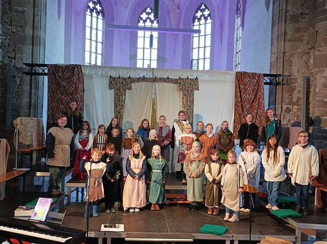 Die Kindermusicalwoche in der Ilfelder Kirche erz&auml;hlte diesmal die Geschichte der K&ouml;nigin von Susa (Foto: Christine Heimrich)