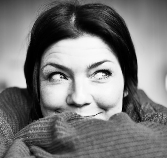 Claudia Schmutzler liest Adventsgeschichten im Café Sahne in Nordhausen (Foto: Claudia Schmutzler) Claudia Schmutzler liest Adventsgeschichten im Café Sahne in Nordhausen (Foto: Claudia Schmutzler)