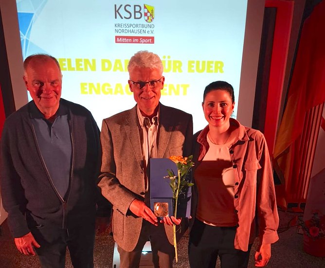 "Kalle" Steglich (Mitte) wurde geehrt (Foto: SVC) "Kalle" Steglich (Mitte) wurde geehrt (Foto: SVC)