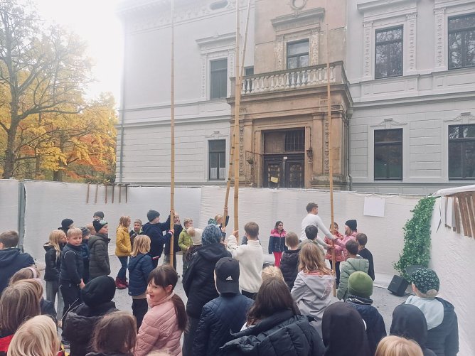 Circus zum mitmachen im Park Hohenrode (Foto: agl) Circus zum mitmachen im Park Hohenrode (Foto: agl)