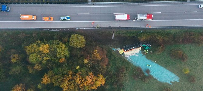 Verungl&uuml;ckter Lkw an der A38 (Foto: S. Dietzel)