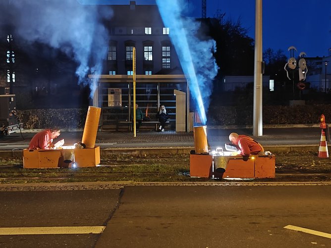 Schweißarbeiten in der Töpferstraße (Foto: Peter Blei) Schweißarbeiten in der Töpferstraße (Foto: Peter Blei)