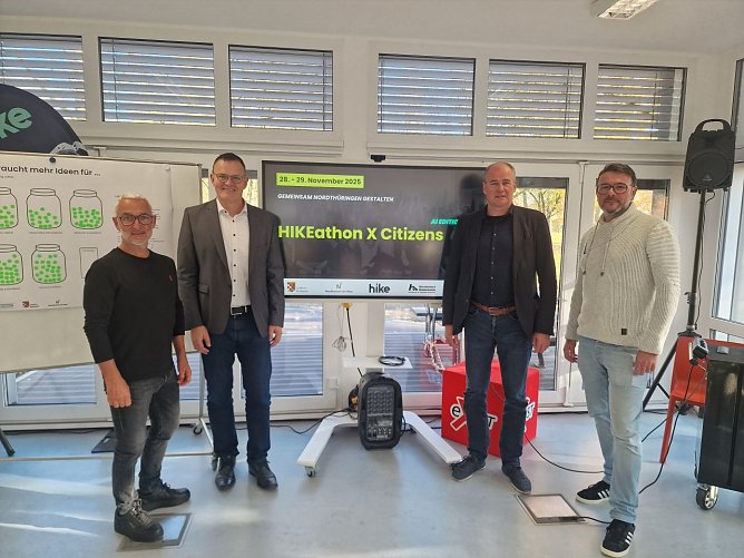 Alle mit von der Partie: Unternehmer Axel Heck, Hochschulpr&auml;sident Prof. Dr. J&ouml;rg Wagner, Landrat Matthias Jendricke und HIKE-Manager Thomas Herwig (Foto: agl)