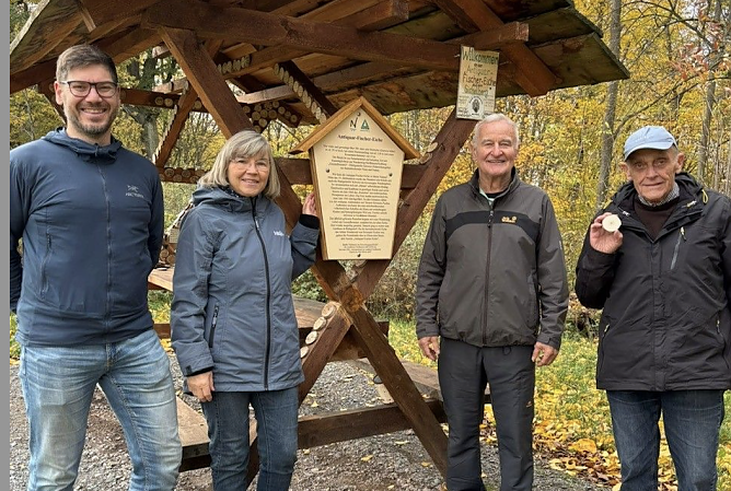 v.l.: Ch. Schelauske (Landratsamt) S. u. J. Mehne (Harzklub Nordhausen), H. Richter (Foto: Harzklub)