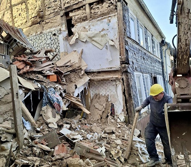 Baufälliges Haus in Bleicherode wird abgerissen (Foto: Landratsam Nordhausen) Baufälliges Haus in Bleicherode wird abgerissen (Foto: Landratsam Nordhausen)