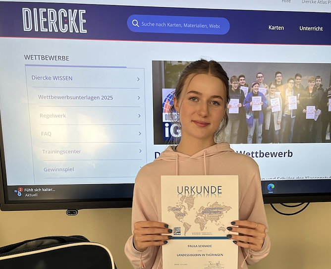 Paula Marleen Schaade holte den Landessieg in bilingualer Geografie (Foto: Humboldt-Gymnasium) Paula Marleen Schaade holte den Landessieg in bilingualer Geografie (Foto: Humboldt-Gymnasium)