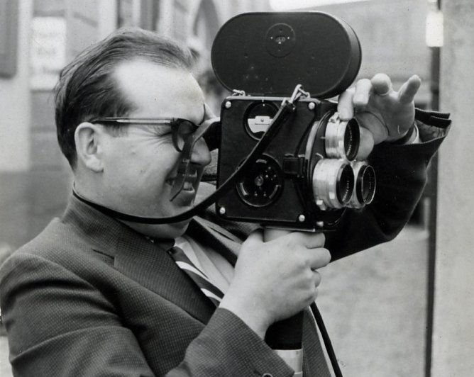 Unerm&uuml;dlich war Herbert Wolff auf Achse. Neben der Kamera als seinen Hauptbegleiter verstand er sich auch auf das Filmen. Sein fr&uuml;her Tod in relativ noch jungen Jahren war f&uuml;r den Autor und das gesamte damalige Team ein schmerzhafter Verlust. (Foto: Archiv Wolff)